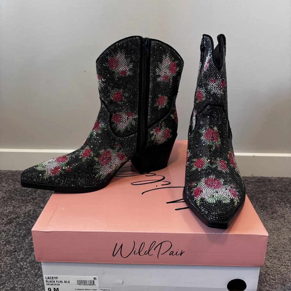 Wild Pair Size 7 Black Lacey Floral Crystal Bling Cowboy Boots / Booties NIB - Picture 8 of 13